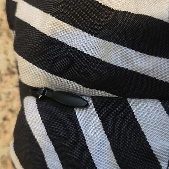 The Limited Black and White Roman-Striped Skirt 2 side Pockets Women size M - Picture 10 of 11